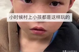 熊孩抓蛇放口袋带学校当宠物，被教育伤心流泪，网友：太大胆了！图片