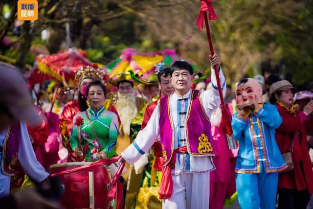 在樱花树下,看见春天!2026洛龙公园第三届樱花节开幕首日迎5万人次打卡