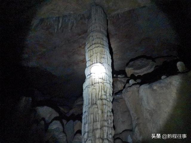 探险贵州深山原始溶洞，遇见一个躲匪洞、一座红军坟
