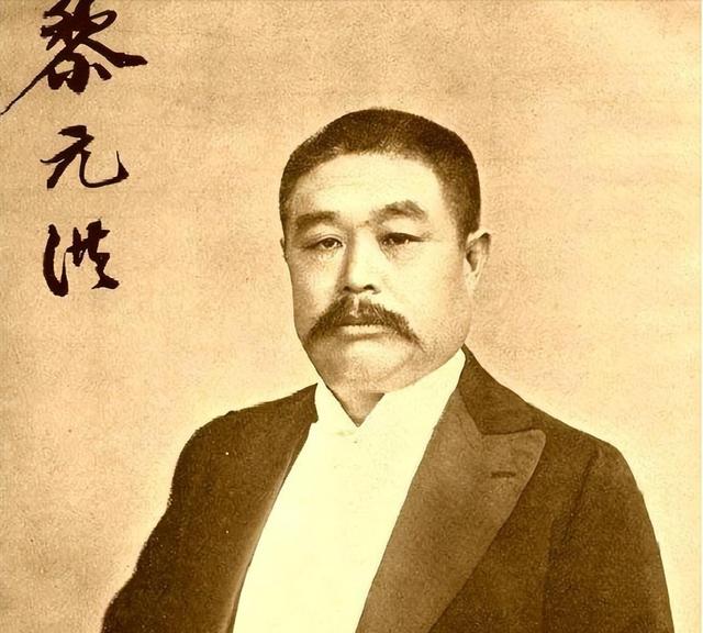 16年袁世凯去世前预言：有三个人可能统治中国，这三个人是谁？