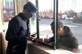点赞！听障市民捡手机 “笔聊”助力寻失主图片