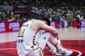 广厦再见！曝胡金秋左脚韧带撕裂赛季报销，王博傻眼G3难逃被横扫图片