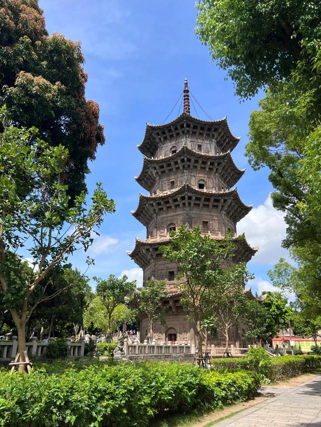 面对晋江、石狮的迅猛追赶，泉州鲤城的未来何去何从？