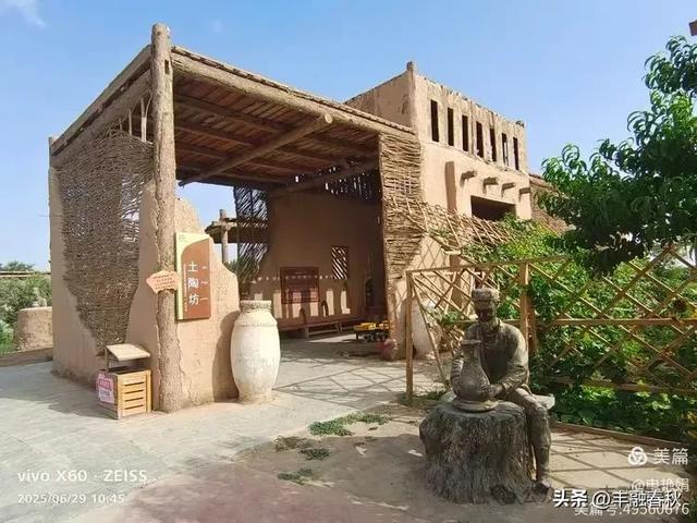 探秘新疆巴楚红海景区:自然与人文的交响| 申艳娟