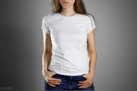 12个生活小妙招，白衣服被染色了，用它浸泡，立马洁白如新图片