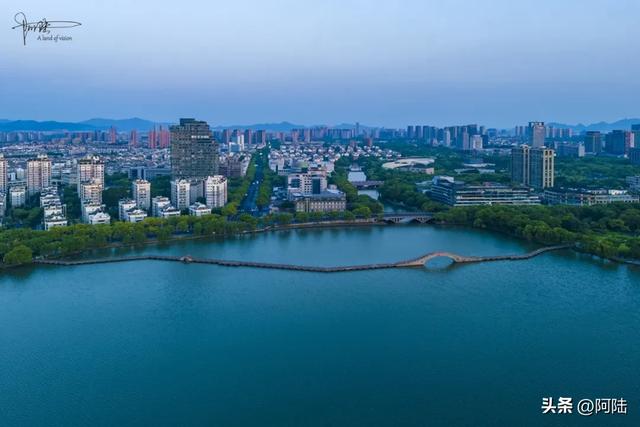 瓜渚湖畔优雅恬静、风光秀美，不知不觉间竟成了绍兴最宜居的地方