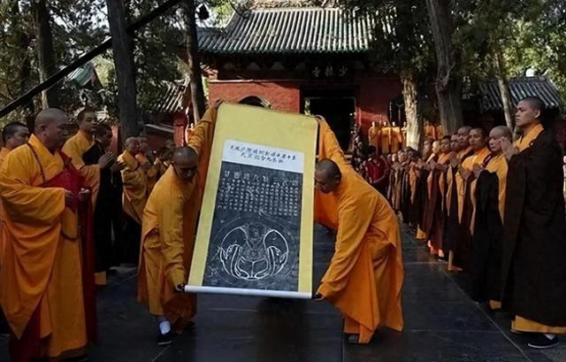 又一央视名嘴合照流出！释永信被抓恶心一幕再现，本人紧急发声