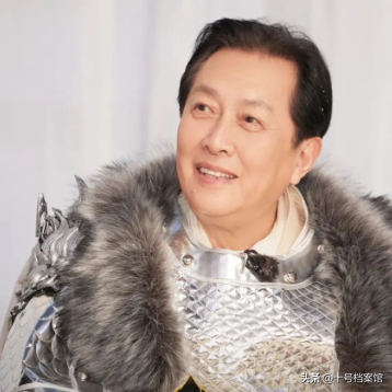 唐国强的“糟心事”，两个儿子都残疾，难怪73岁还得到处卖老脸