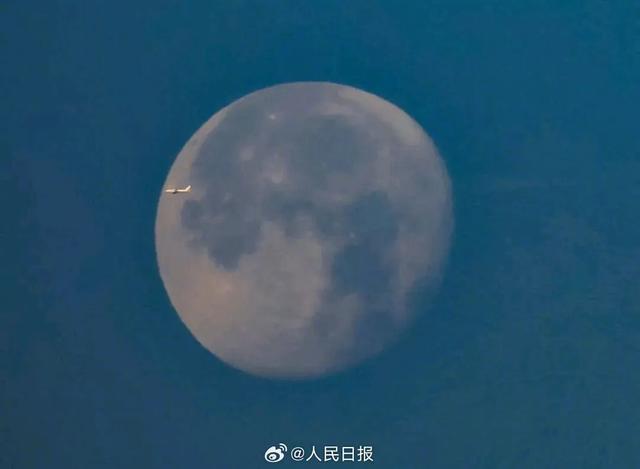 转存收藏！人民日报出图#当明月遇上国之重器#，浪漫又硬核↓↓