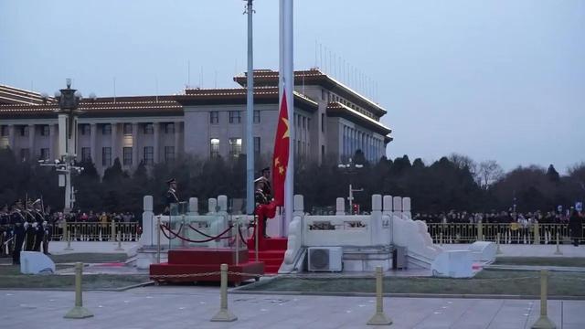 天安门旗台上为什么要安装空调？凉风根本吹不到士兵，看完才明白