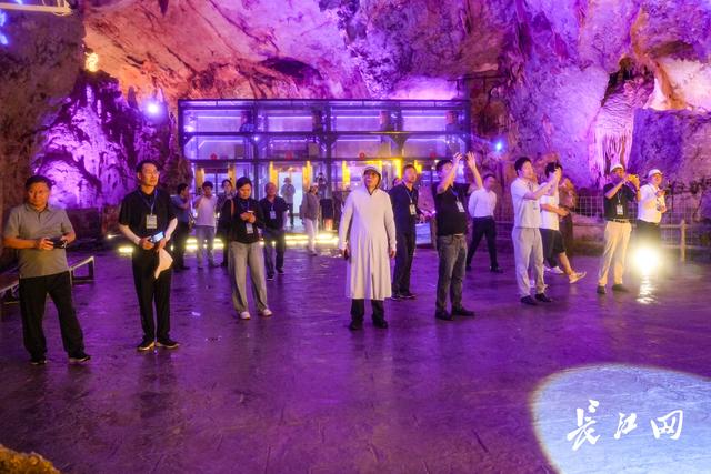 喀斯特秘境变热门景区，全国网媒总编辑调研“山水黄石”