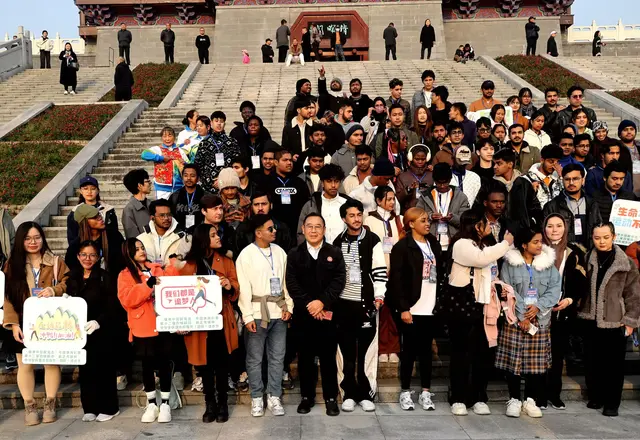 网络名人打卡南充（国际）徒步节，解锁一江两岸无限美