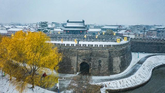 今日小雪初晴，襄阳变身美拉德色系的山水画框！