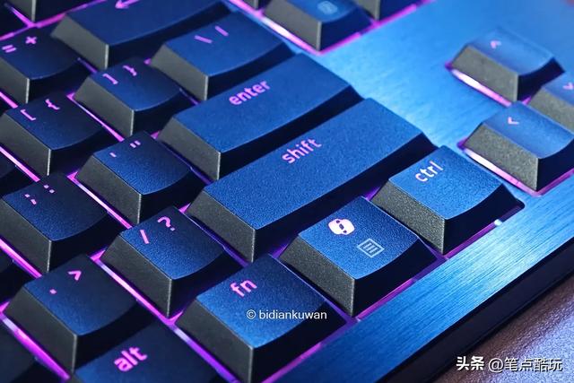 轻薄矮轴，指尖狂飙：雷蛇黑寡妇蜘蛛V4矮轴竞技极速版体验