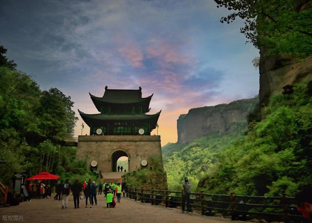 四川旅行最适合去的 7 个宝藏小城，好吃又好逛，争取每年去一个！