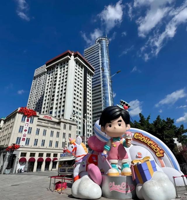 7个周同学大娃首次集结！百年老街变身“奇幻游乐园”→