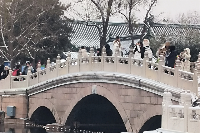 北京2006年第一场雪的温馨，每一帧照片都像是被时间雕琢过的记忆