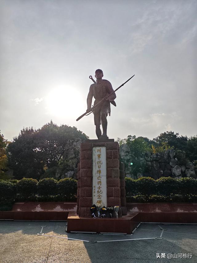 终究是一碗小谭豆花，收留了我失落在人民公园的童年