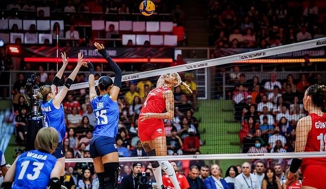 3-2！女排悲喜夜：世界冠军轰然倒下，意大利恶战逆转，巴西出局