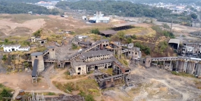 消失的城镇曾称“江南第一煤矿”，有六万人，如今只见杂草如鬼城