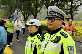 湖北远安：1500余名安保人员倾心护航马拉松赛图片