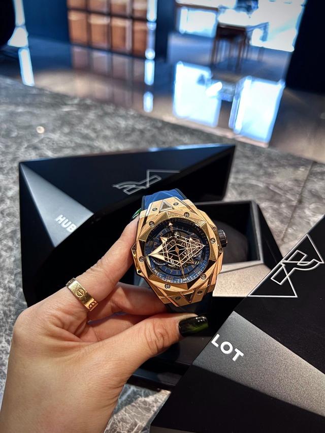 ���ã�������������ۼ�2600Ԫ���ˣ��Ա�ԭװ��࣬�޷�����