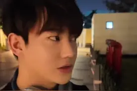 咸素媛与陈华离婚后首见面，相处并不生分，和女儿住的房又小又乱图片