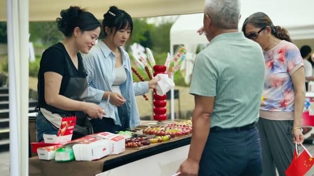 国庆首日，所见之处皆是幸福！半汤泉栖谷唱响《我和我的祖国》