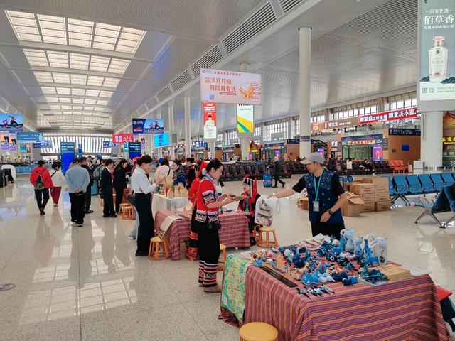 “花开四季 ‘香’约云南 坐着火车游红河”旅游推介活动在昆举行