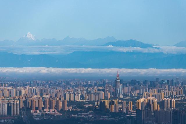 有人说，在成都面前，南京就是一座“小城市”，事实果真如此吗？