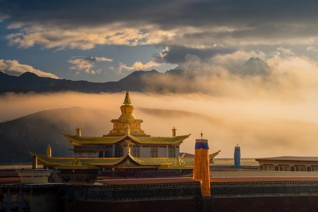 大量俄罗斯游客涌入承德，打着旅游幌子不去旅游不吃美食，为啥来