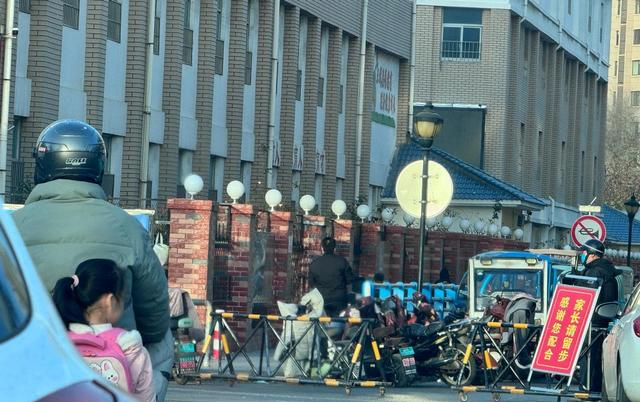 你知道吗	，这个冬天暖气吹得太热，结果有人都睡不好觉，然后一