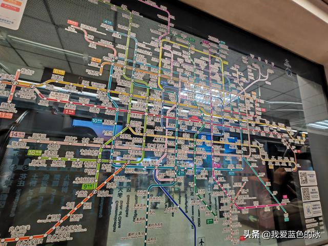 从中国美术馆出来，钻胡同，一路逛到王府井大街