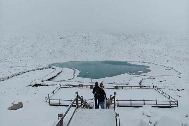 别再等！达古秋冬双景已上线，从彩林穿越到雪域