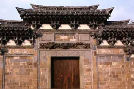 俗话说：“一户开两门，人财都难存”，两门指的是什么？有道理吗图片