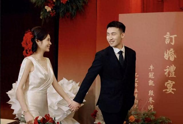 国乒23岁小将订婚！未婚妻颜值高是全国冠军，王楚钦助理送祝福