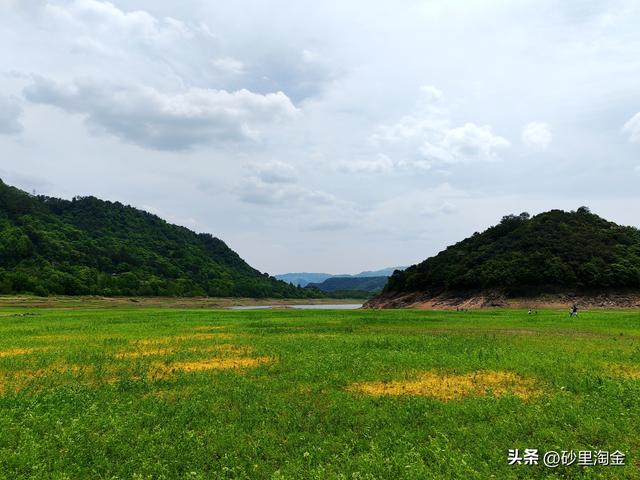 亭下湖