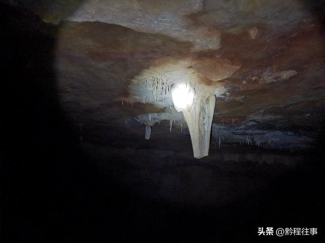 探险贵州深山原始溶洞，遇见一个躲匪洞、一座红军坟