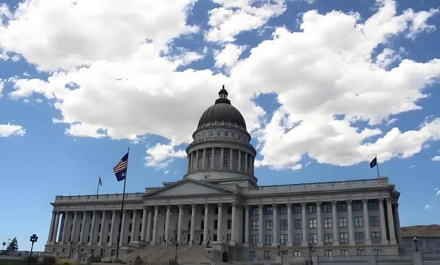 中方有言在先，特朗普还是没听进去，美轰炸机起飞，要给高市撑腰