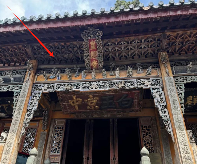 越扒越有！少林寺刚被调查，武当山也上了热搜，一个贪钱一个明抢
