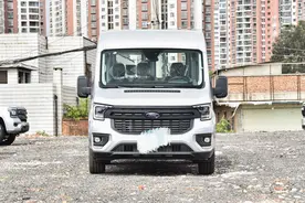 2024款福特全顺T8上市，搭载2.0T/2.3T柴油发动机，15.38万起售图片