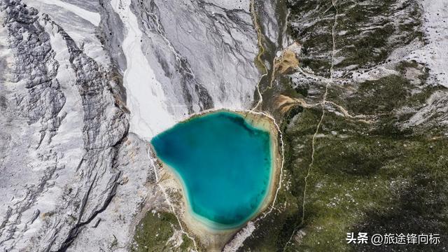 稻城珍珠海爆火攻略，随手拍都是雪山与湖水同框的很美画面