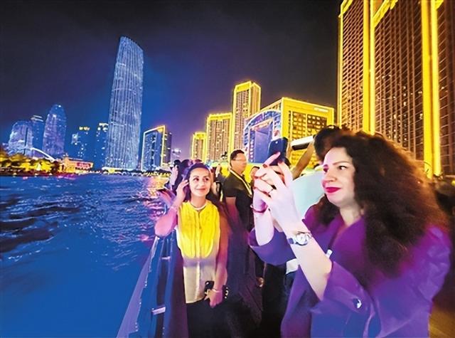 体味河海津韵 共话上合之情——中外嘉宾感受海河夜景文化