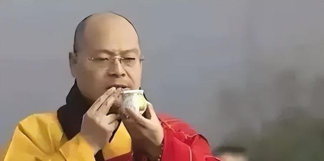 灵隐寺被扒个底朝天，方丈身世曝光？网友：比释永信还厉害？