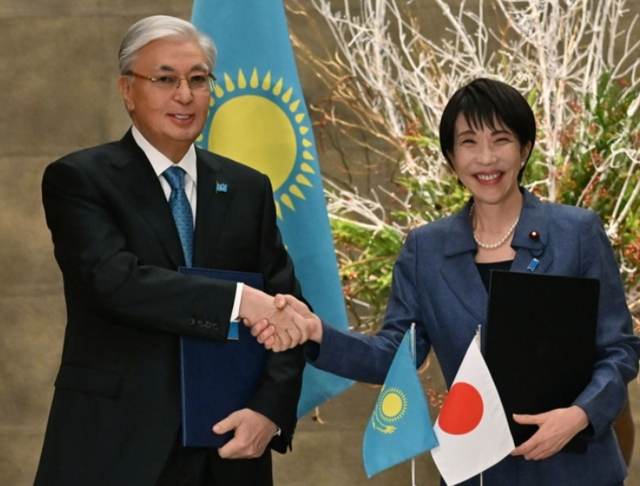 天皇亲自出山，日本的反击正式开始?高市早苗憋出了一毒计