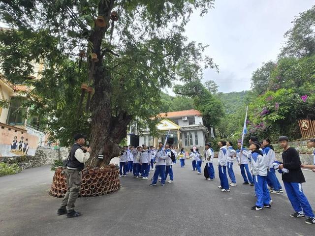 28公里徒步，让青春与红色“双向奔赴”