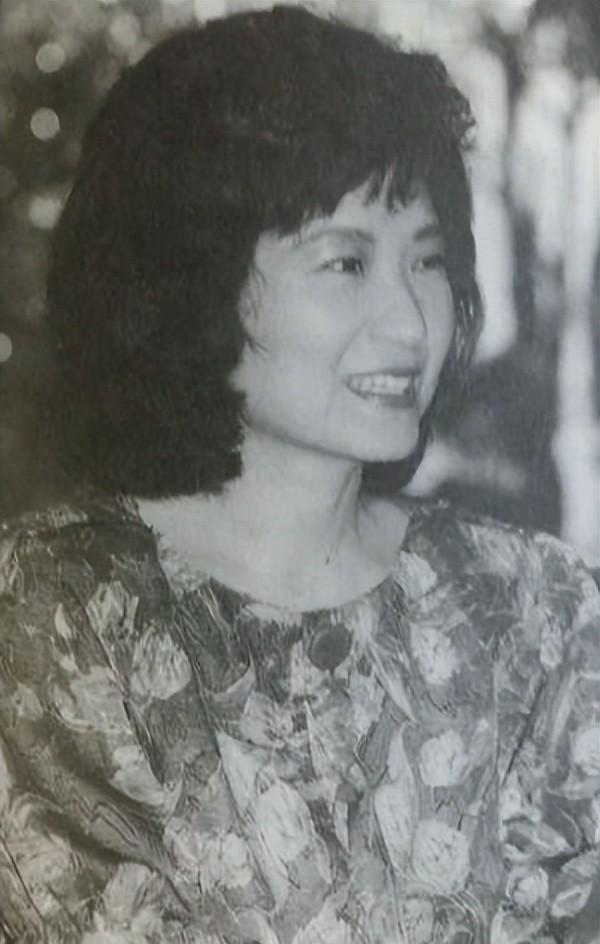 73岁朴槿惠晚年生活：没有丈夫和儿女住别墅，蓝颜柳荣夏寸步不离