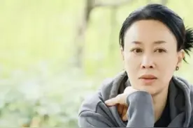 那英回归后，父亲与溥仪合照被曝光，“皇亲国戚”身份瞒不住了图片