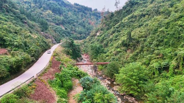 乡间行记：驱车穿行插腊村到岳溪镇，在弯弯山路中找回遗忘的时光
