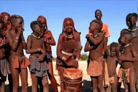 非洲辛巴族，一群“不洗澡”的人，面对现代文明，该何去何从？图片